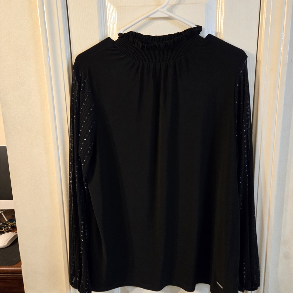 Women’s Black Long-Sleeve Smocked Neck Top